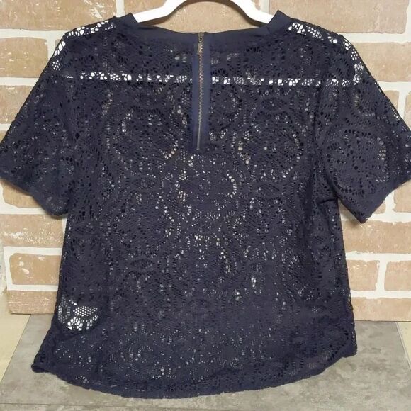 Banana Republic Women's Lace Blouse - Picture 4 of 4